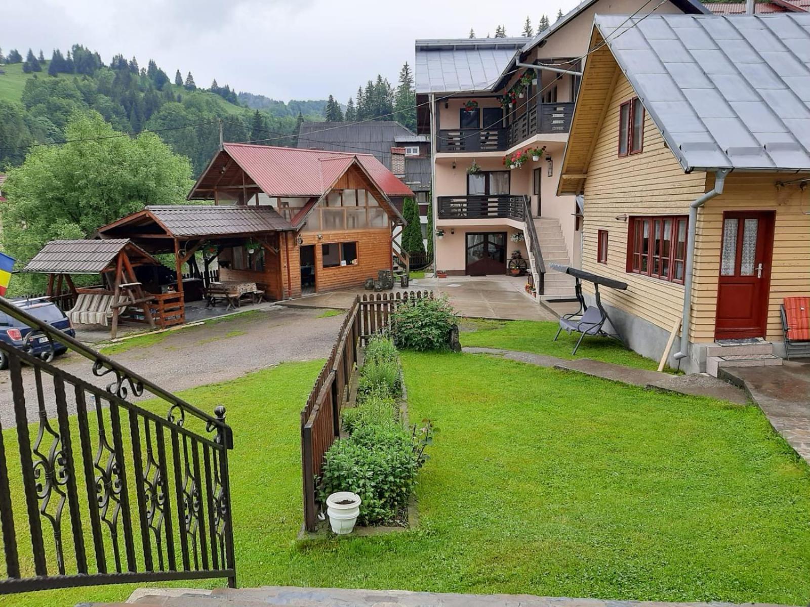 Hotel Lip Si Ely Dîmbovicioara Exterior foto