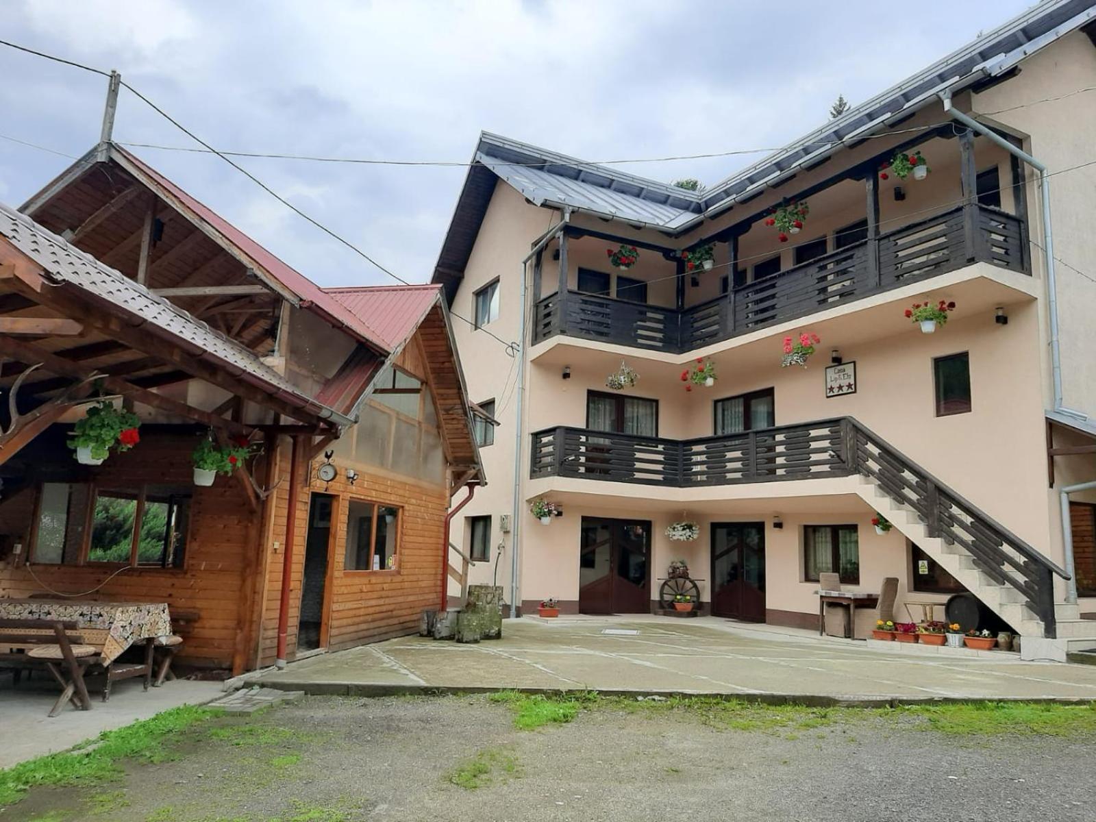 Hotel Lip Si Ely Dîmbovicioara Exterior foto