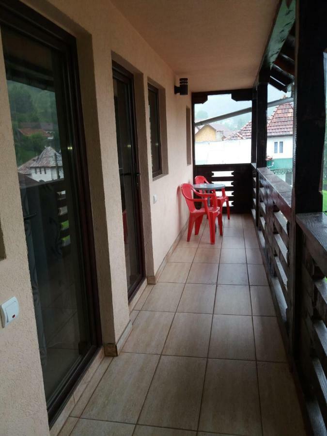 Hotel Lip Si Ely Dîmbovicioara Exterior foto